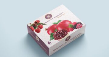 Herbal-tea-with-red-berries-and-pomegranate.