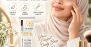 امرأة تضع كريم واقي شمس على وجهها مع عبوة كريم في الصورة.