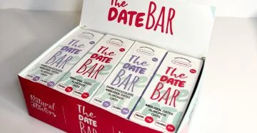 مجدول ديلايتس - سناك طبيعي يجمع بين التمر الفاخر والنكهة الصحية Medjool Delights – Premium Date Bars with Almonds & Oats for Clean Energy and Natural Flavor