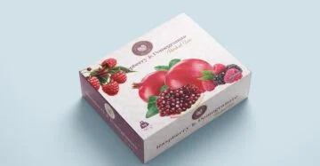 Herbal-tea-with-red-berries-and-pomegranate.